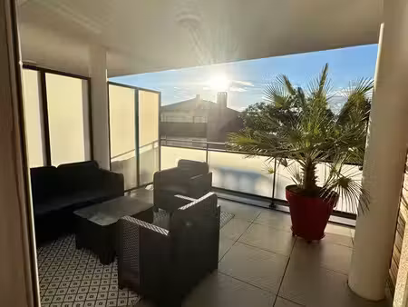 appartement 2 pièces avec place de parking privée