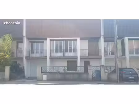 maison mitoyenne dans le plus beau cadre familial de valence