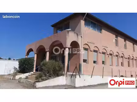 local commercial 600 m²