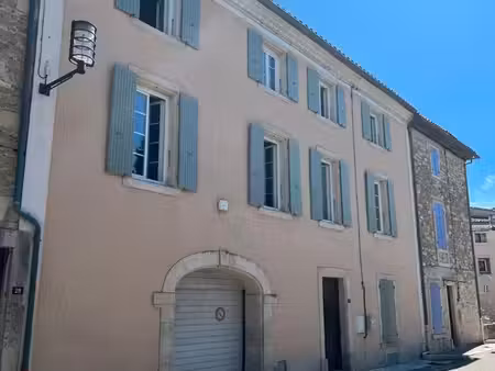 grignan - maison de charme rénovée  au cœur du village