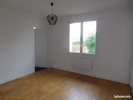 loue très joli t2 de 42m² plein centre ville