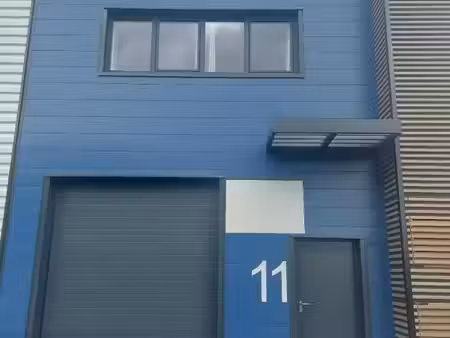 local 143 m²