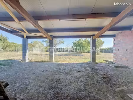 maison 1 pièce 100 m²