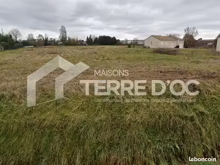 terrain 693 m² garidech