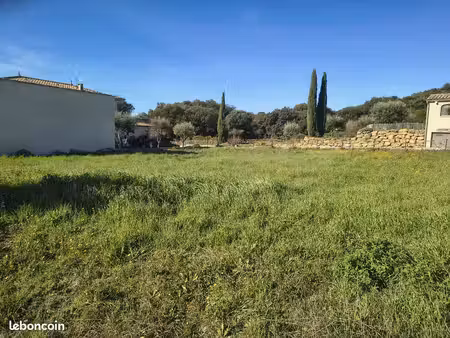 terrain à bâtir de 700 m² à castillon-du-gard (30)