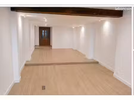 local commercial 75m2 +bureau +garage + cour interieur