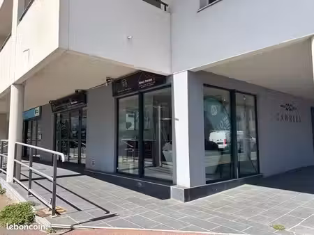 local commercial merignac sur rue
