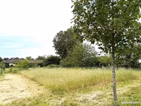 terrain 1 190 m² gours