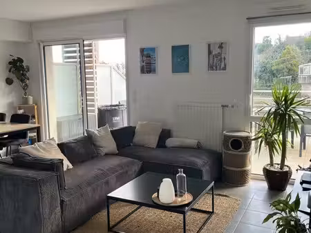 ? à louer / t2 meublé 53 m² avec grande terrasse de 39 m² – quimper – parking + box sécuri