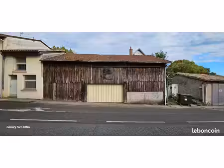 local habitation/garage