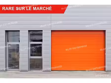 local d'activité 2 884 m²