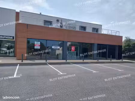 local commercial 330 m²