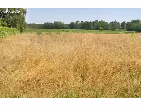 terrain 1 100 m² illats