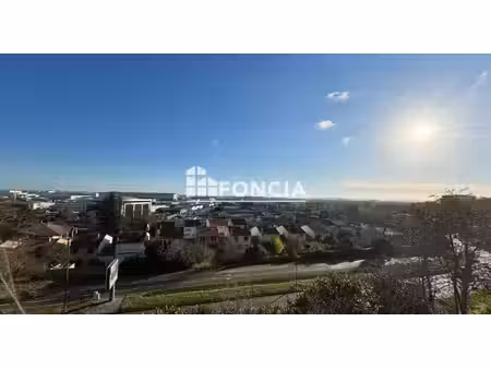 colomiers  lumineux t3 au 3eme étage avec un place de parking en sous-sol