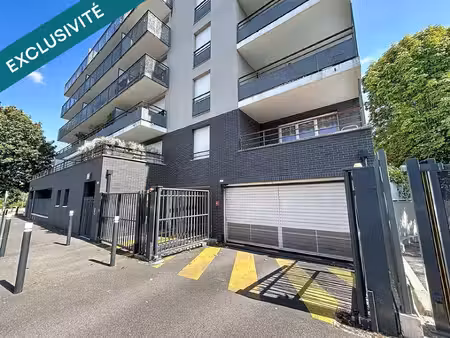 place de parking à 11 mn à pied de la gare rer a torcy