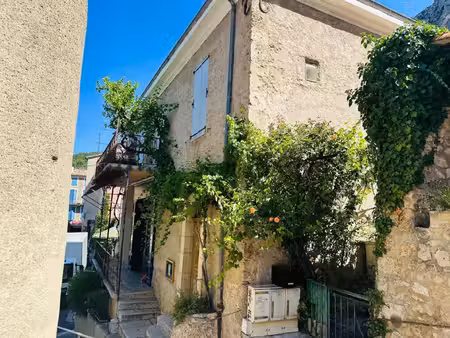 local commercial à moustiers sainte marie