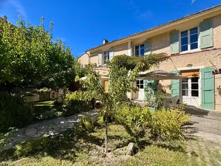 propriété historique avec jardin et caves