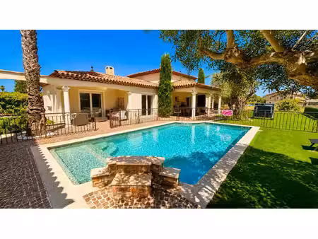 **le muy – maison familiale avec piscine  beaux volumes et vue dégagée**
