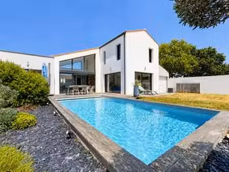 vente maison piscine aux sables-d'olonne (85100) : à vendre piscine / 140m² les sables-d'o