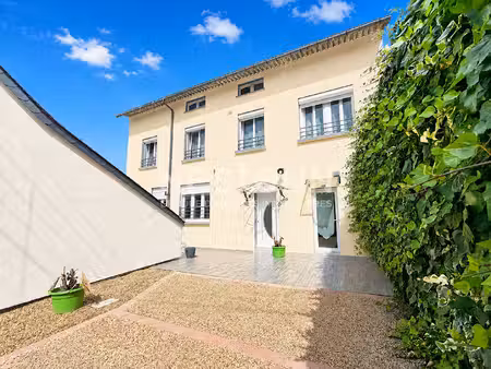 vente jolie maison rénovée de 105 m² avec 3 chambres  terrasse  centre ville de château-du