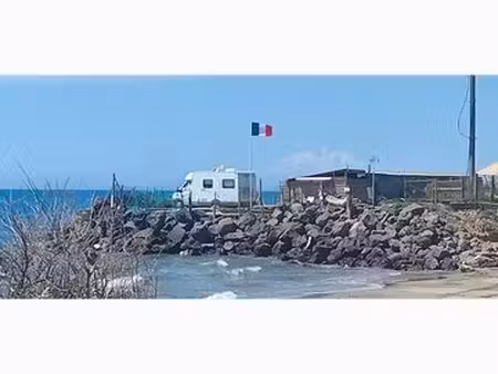 cabanon sur la mer méditerranée