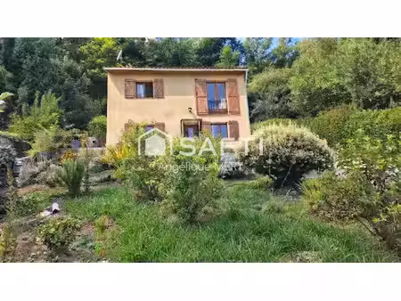 maison de caractère avec vue dégagée sur la vallée  jardin en terrasses et terrasse  au cœ