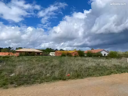 terrain 460 m² salles