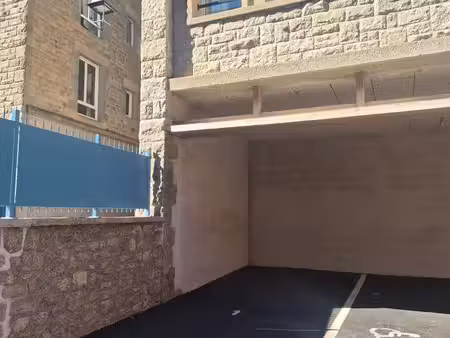 parking / intra-muros / location