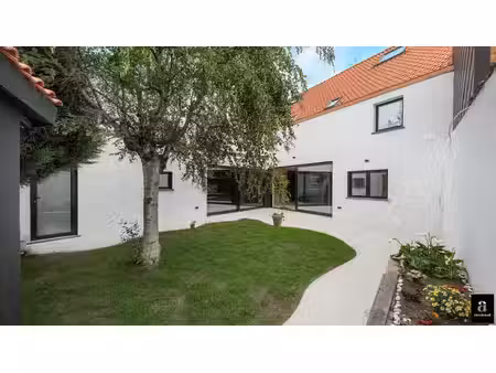 maison de ville de caractère à double largeur avec garage in