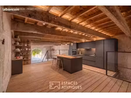 bâtiment 1 pièce 200 m²