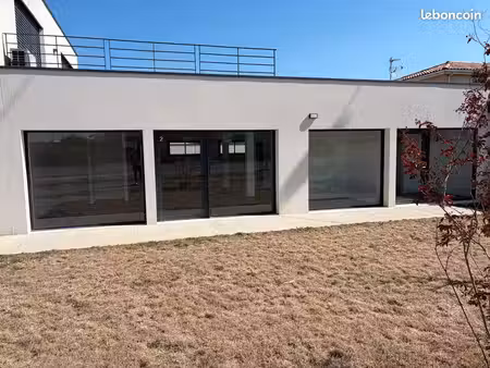 local 135 m2 neuf excellente visibilité + jardin