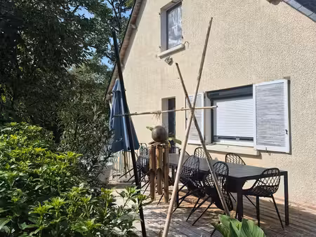 grande maison dans cadre verdoyant