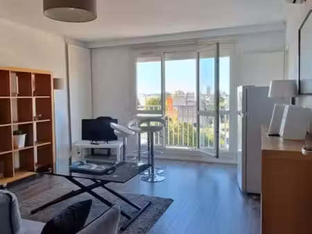 t1bis meublé 37m2 à châteauroux  climatisation  balcon plein sud  rue de la fontaine st ge