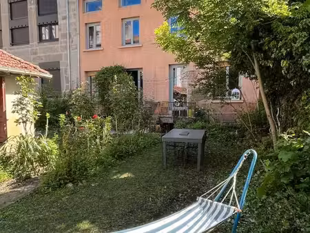 charmante maison de ville  avec jardin et garage