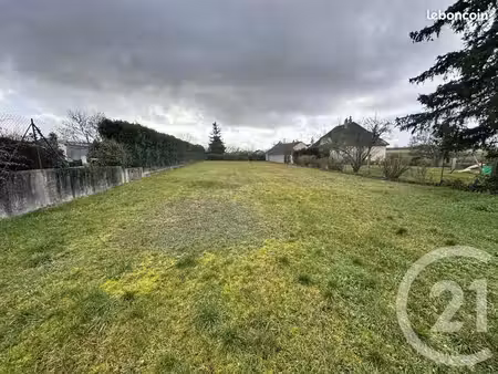 terrain 1 597 m² saint maur