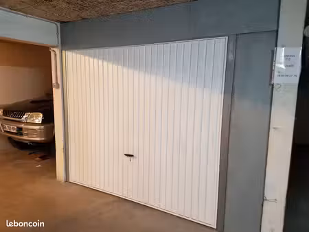 a louer garage / box pour voiture ou moto