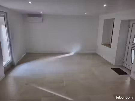 maison individuelle avec courette entièrement rénové de 65 m2