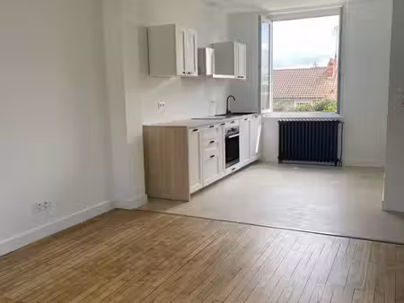 maison rénovée avec 3 chambres  bureau  jardin et garage – disponible le 15 octobre