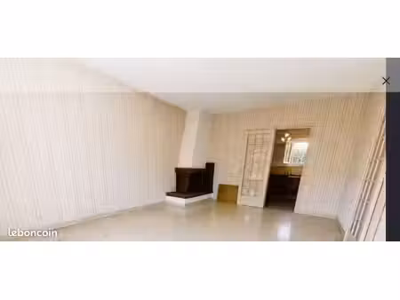 à saisir  belle maison  trois chambres