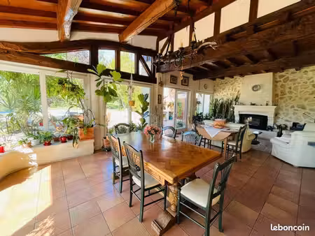 maison 8 pièces 352 m²