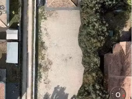 terrain 700 m2