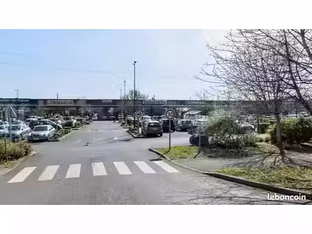 local commercial 700 m² chambray-lès-tours