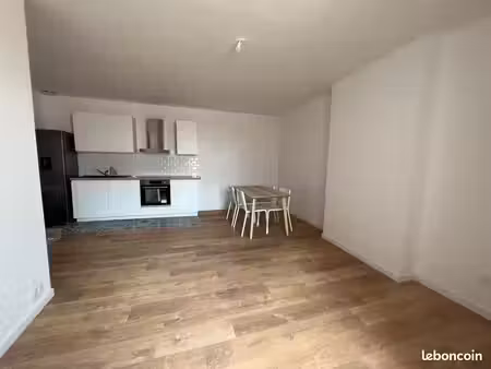 appartement 3 pièces meublé de 59 m² - entièrement rénové - lesparre-médoc