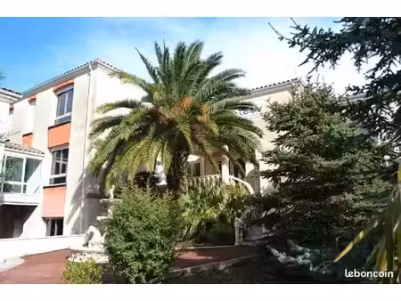 bureau meublé à louer en centre d'affaires
