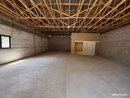 local entrepôt 160m2