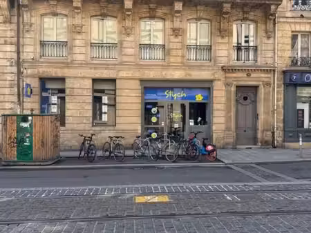 local 79 m²