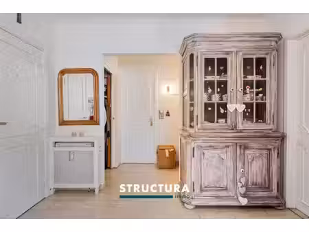 prachtig  authentiek penthouse-appartement gelegen in een rustige buurt.
