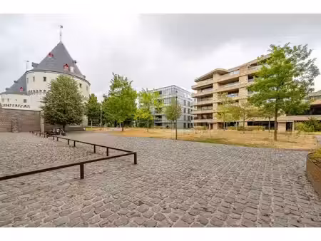 recent  instapklaar appartement met overdekte staanplaats aan de broeltorens in kortrijk