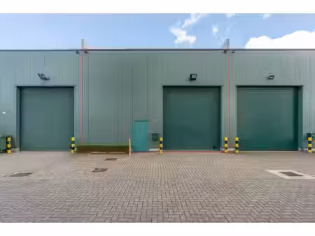 goedgelegen kmo-unit met autostaanplaats te lilsedijk beerse