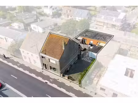 opbrengsteigendom bestaande uit 1 woning en 2 studio's